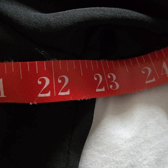 CDN! Artizan Québec Robin Barré; Size Large; Must-Have V-Neck Fashion Top; Black - Picture 12 of 16